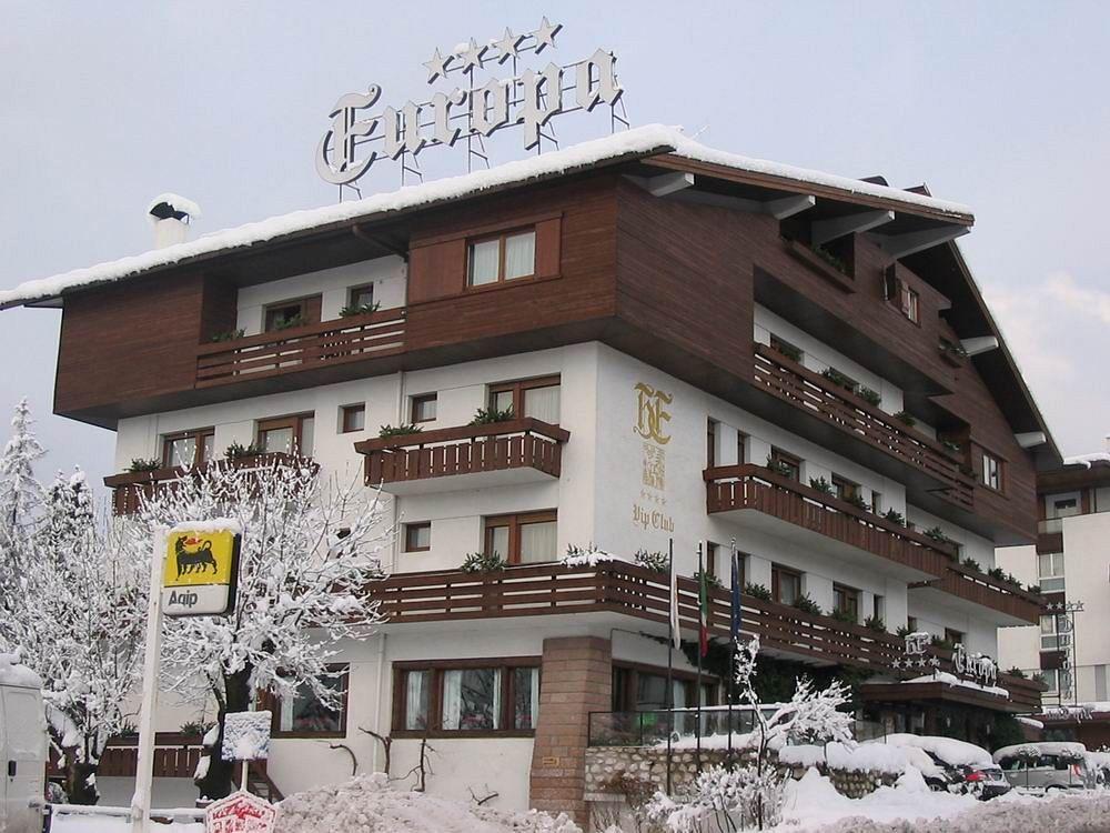 Eight Cortina