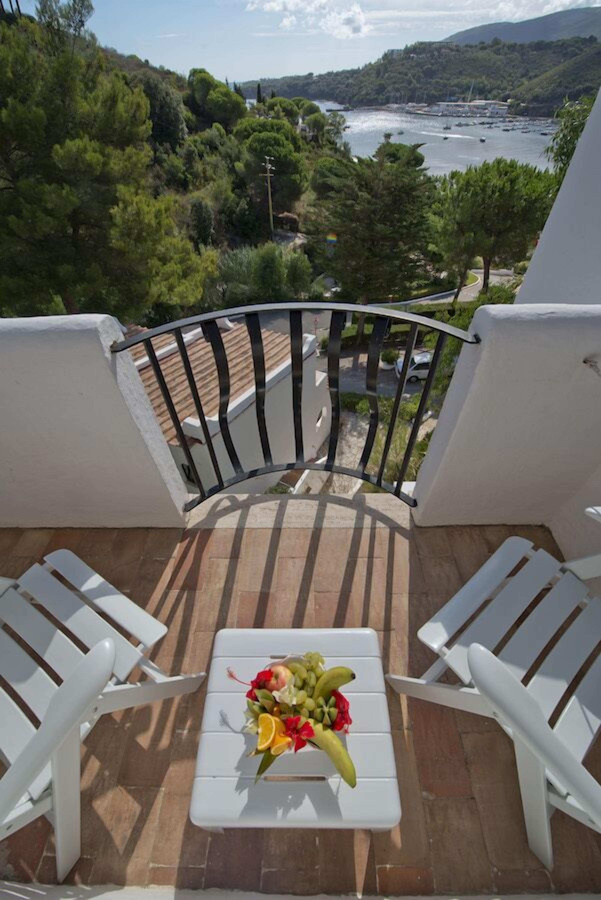 Cala di Mola Hotel