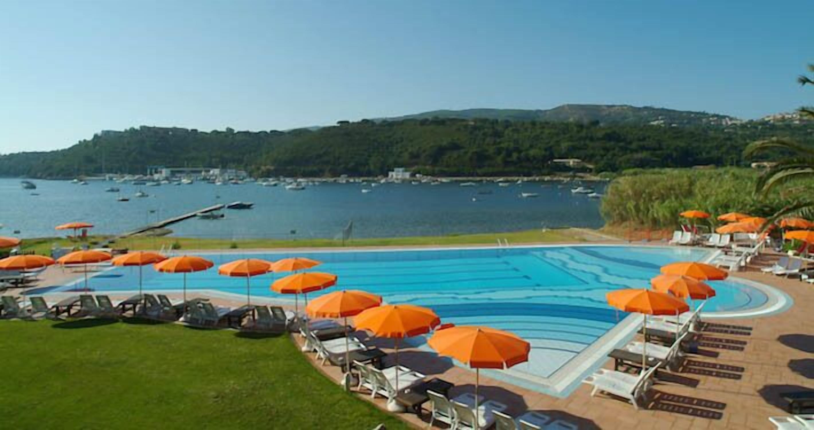 Cala di Mola Hotel