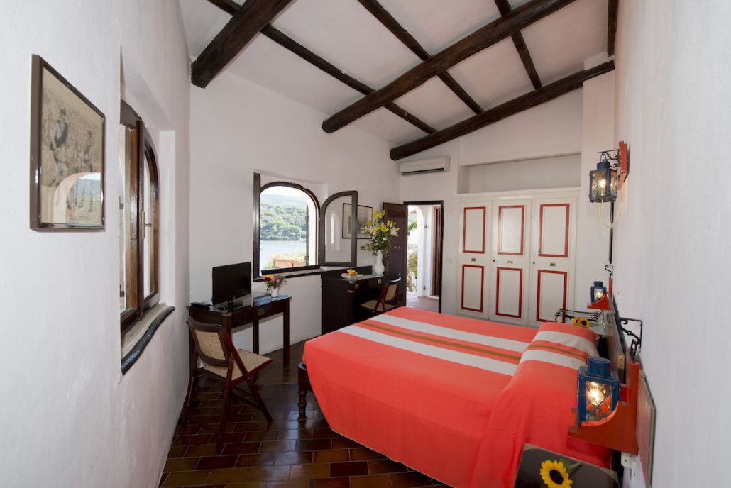 Cala di Mola Hotel
