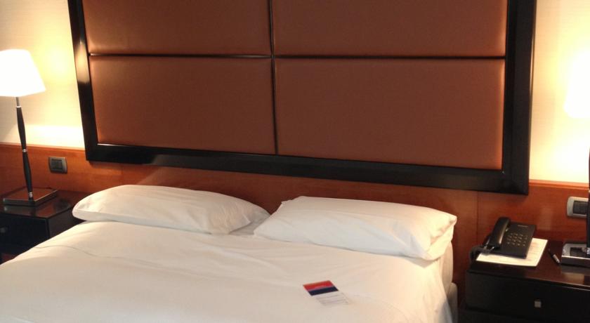 FlyOn Hotel & Conference Center