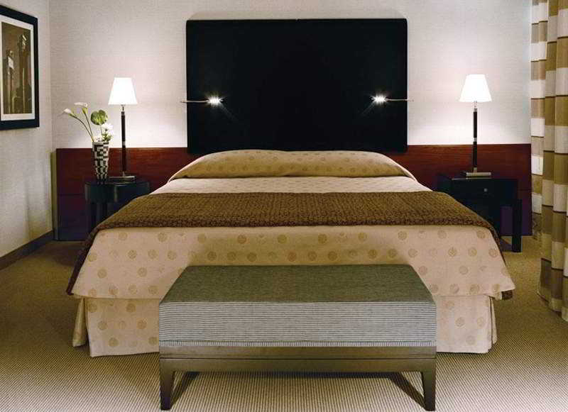 FlyOn Hotel & Conference Center