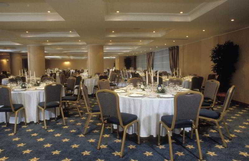 FlyOn Hotel & Conference Center