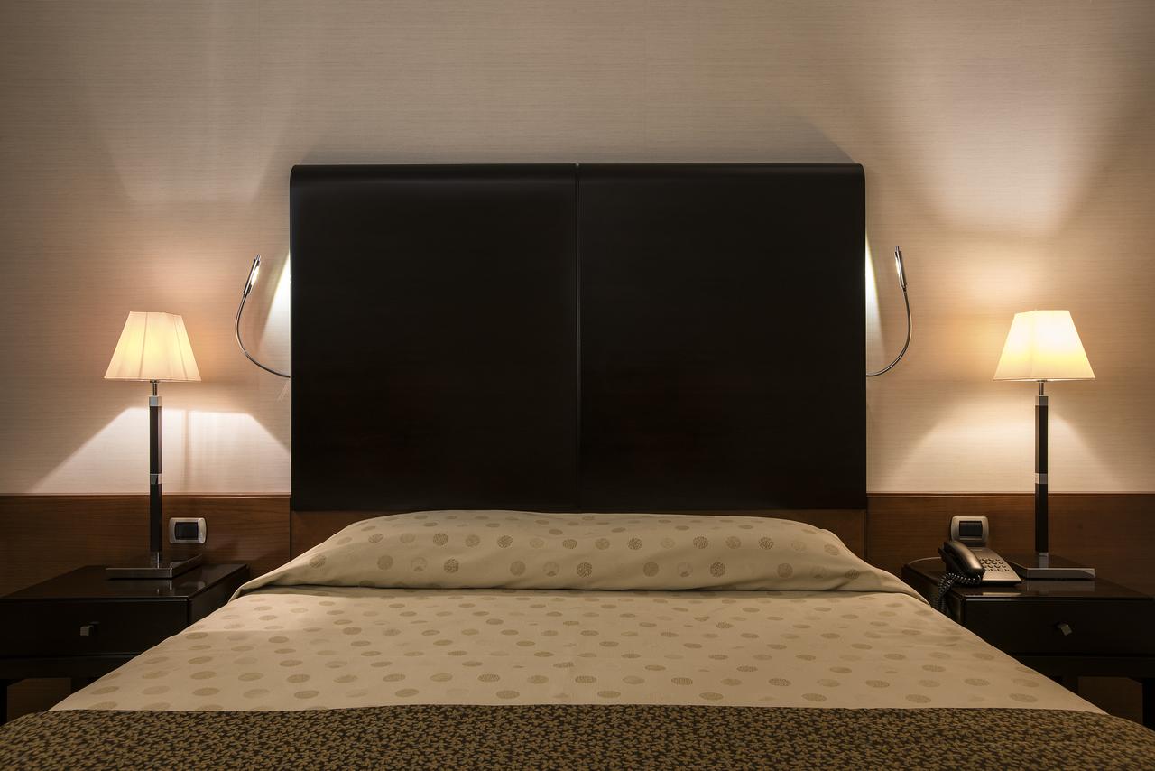 FlyOn Hotel & Conference Center