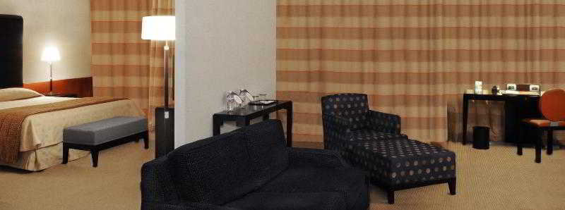 FlyOn Hotel & Conference Center