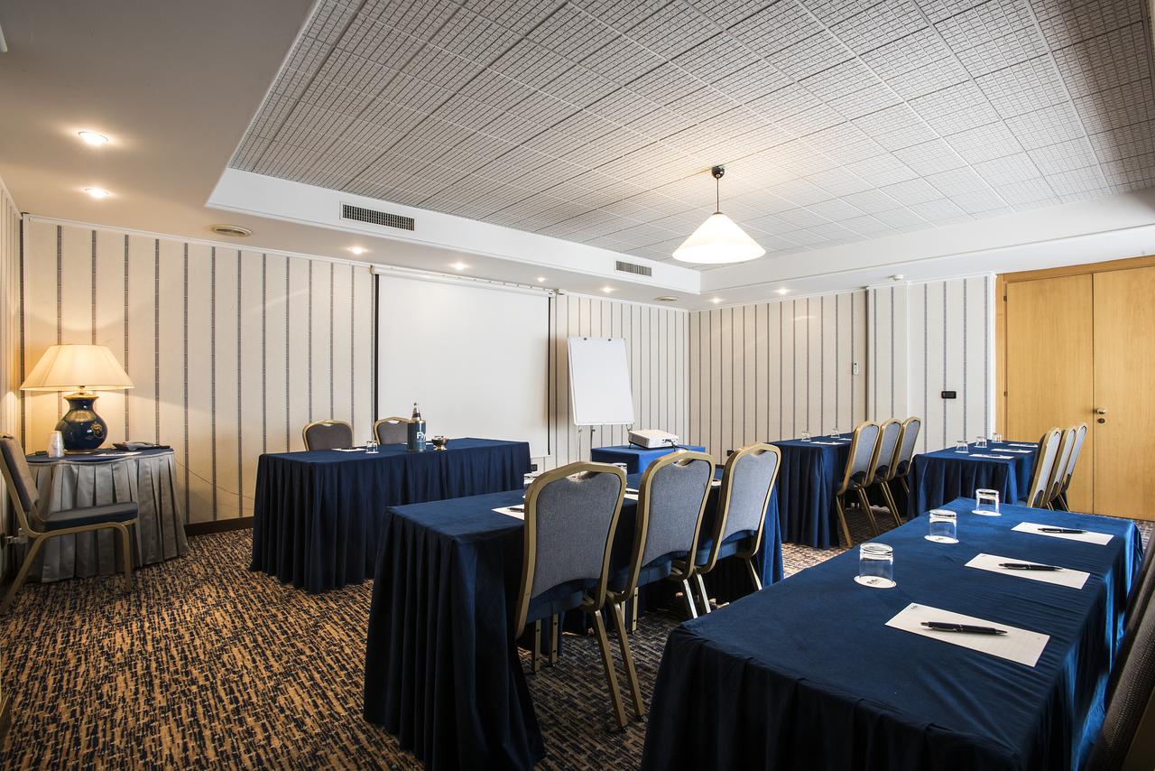 FlyOn Hotel & Conference Center