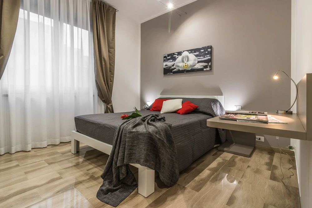 Ugo Bassi Apartments