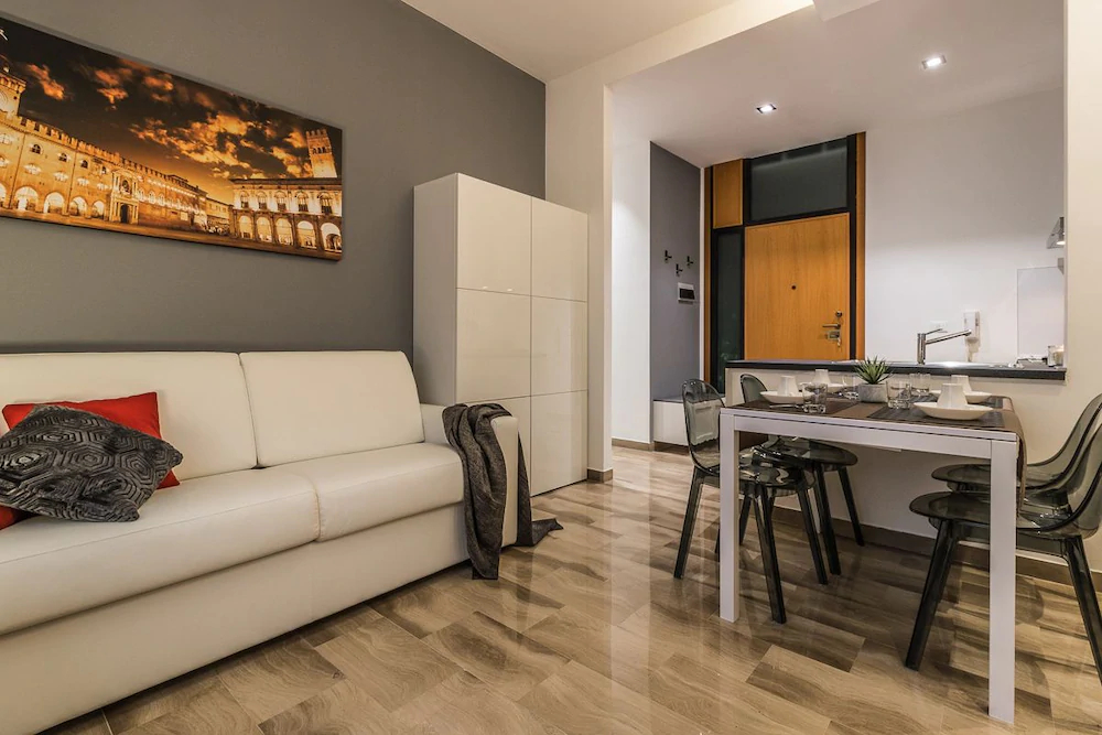 Ugo Bassi Apartments
