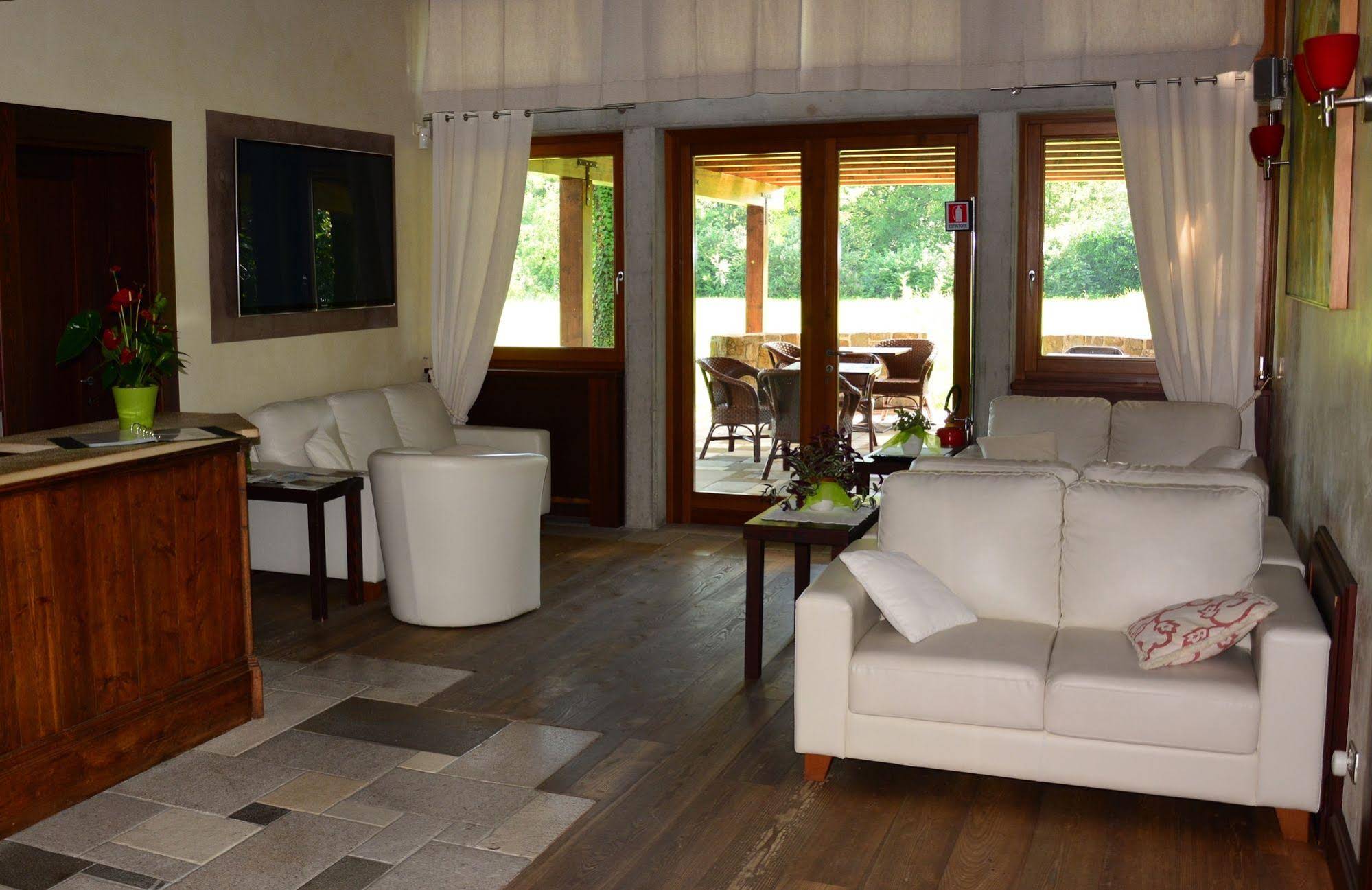 Accademia Vine Lodge