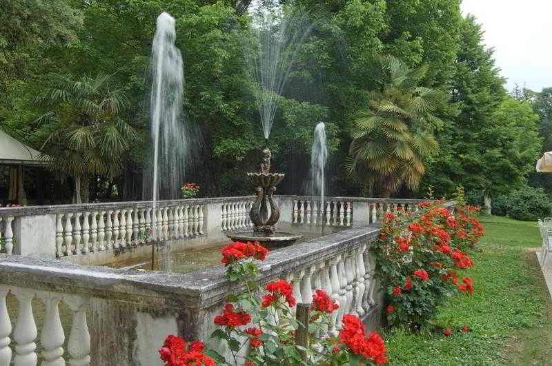 Villa Luppis