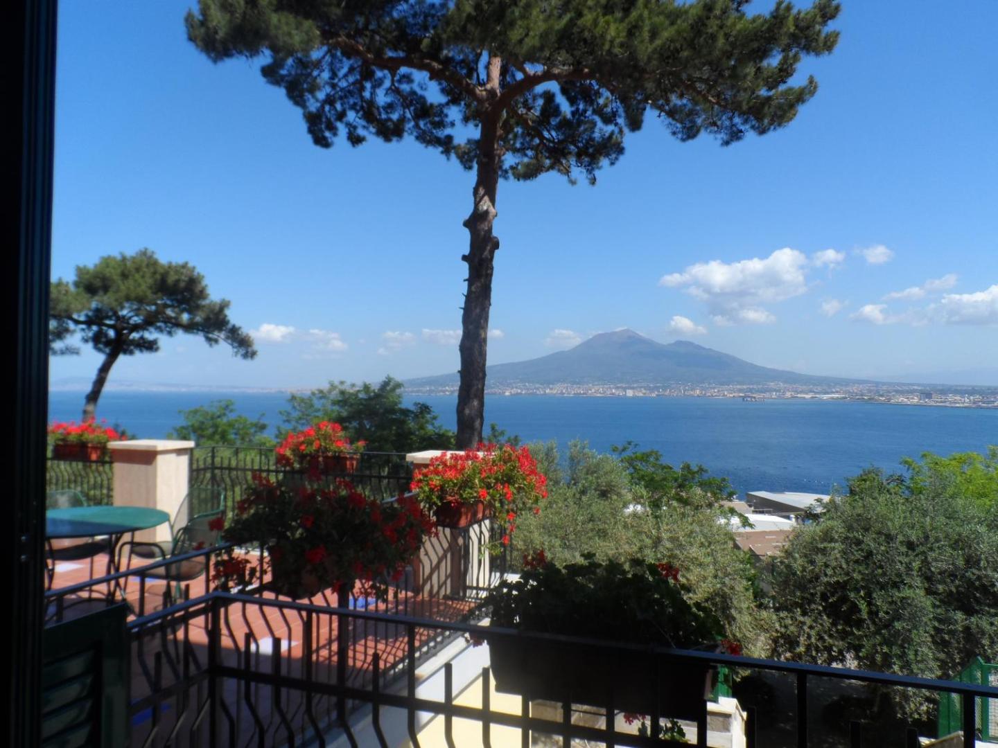 Ancelle Sorrento - Casa d'Accoglienza