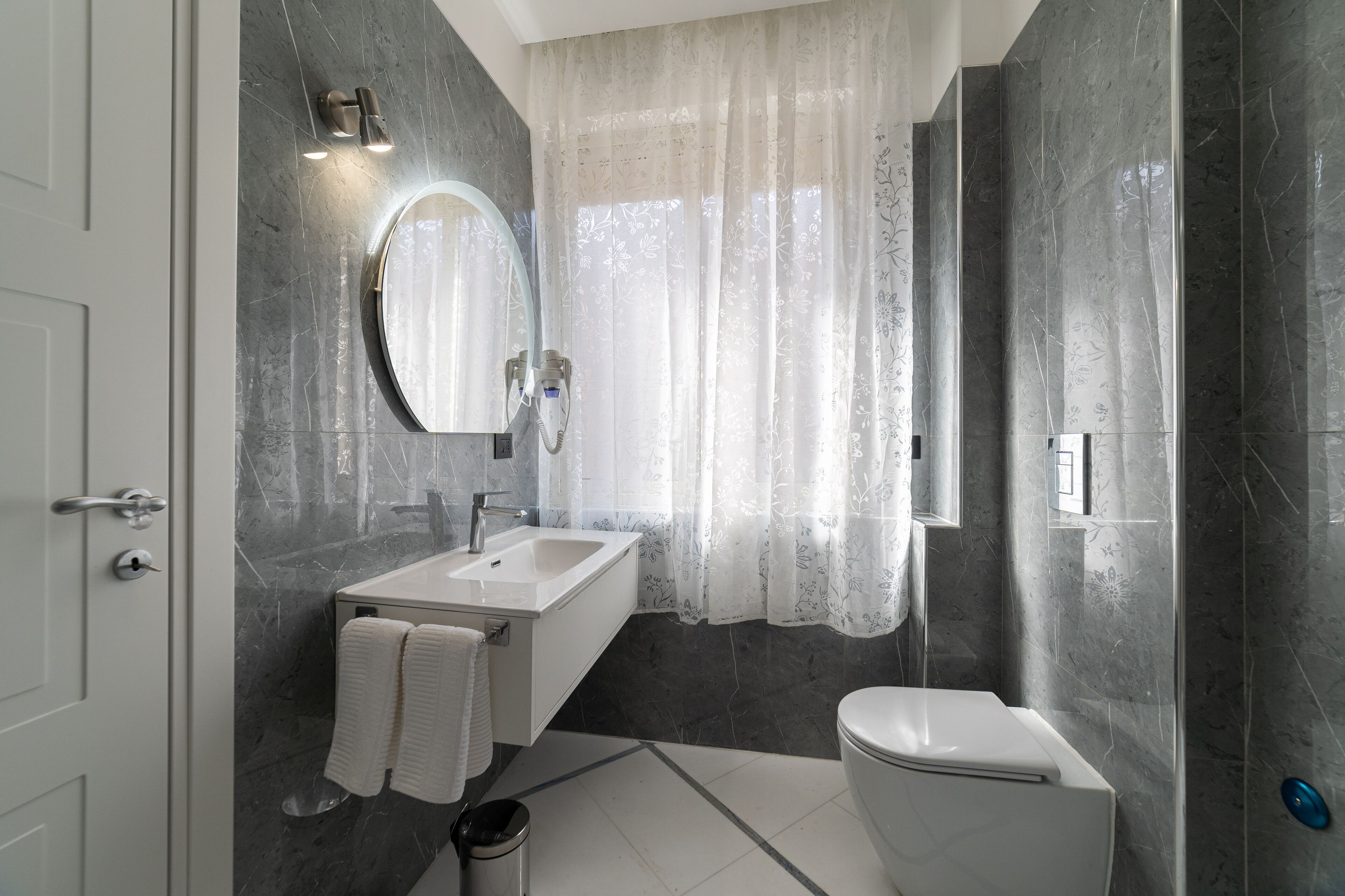 Apartments Hotel Real Suite Napoli Chiaia Mergellina