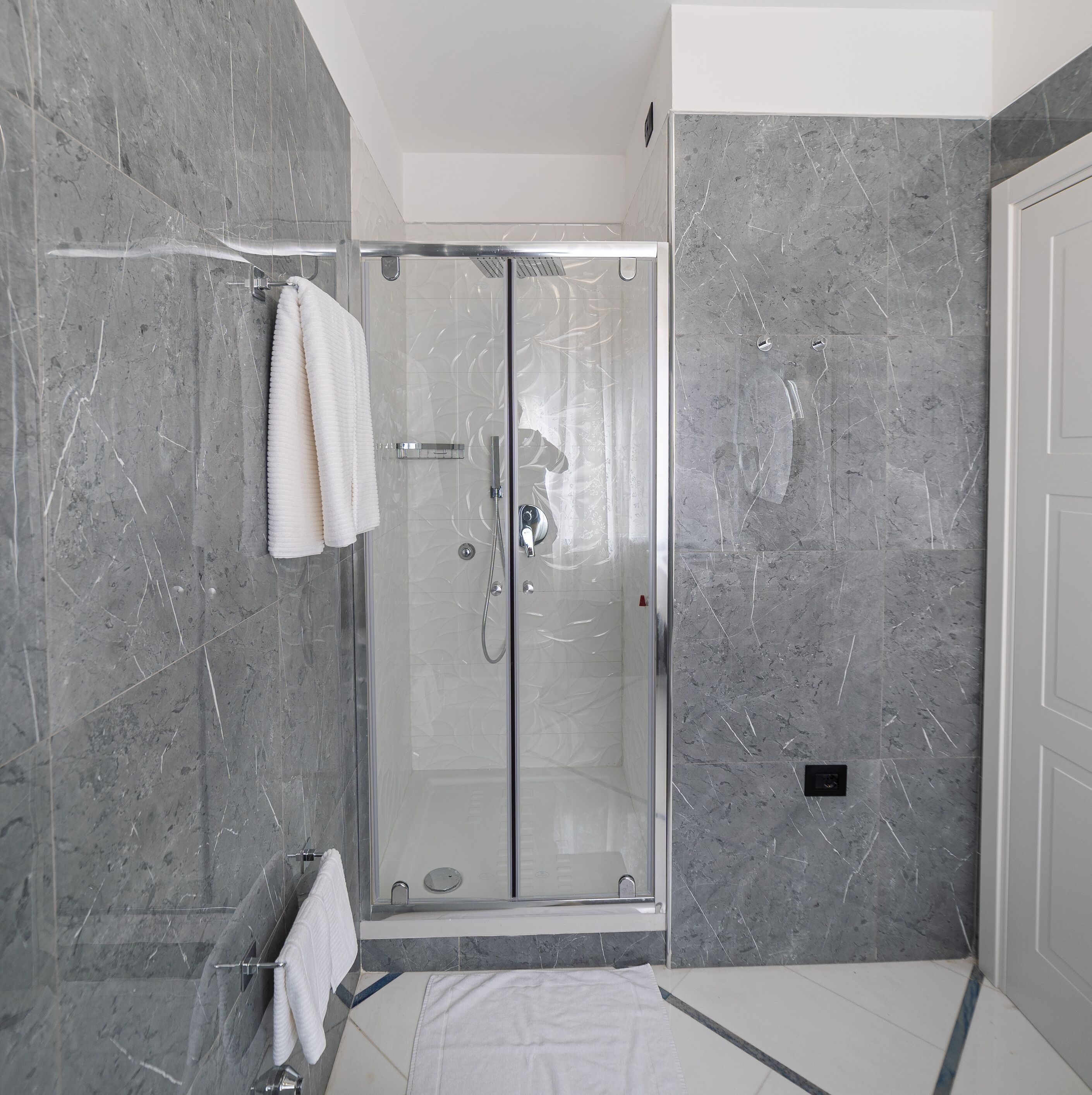 Apartments Hotel Real Suite Napoli Chiaia Mergellina