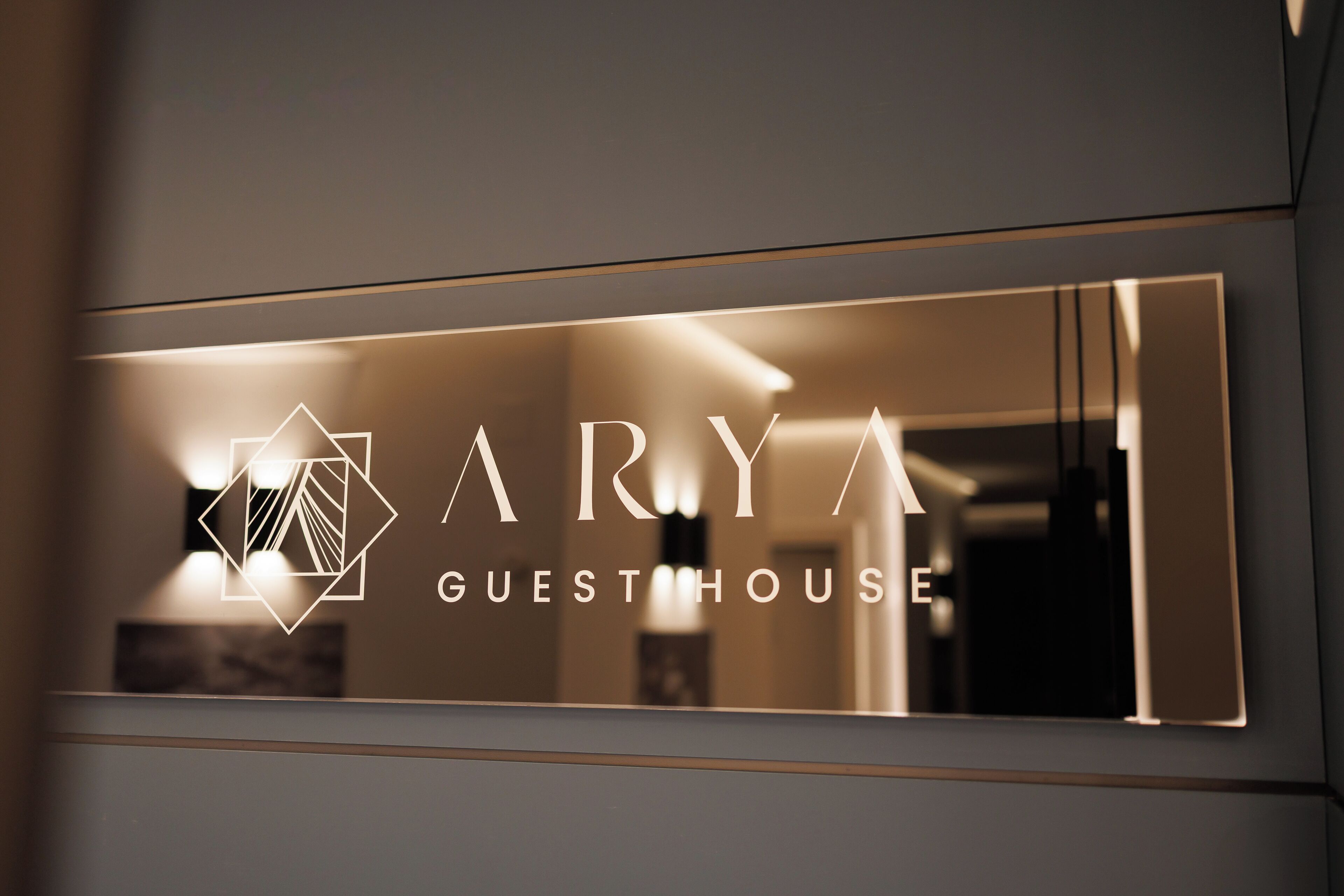 Arya Guest House