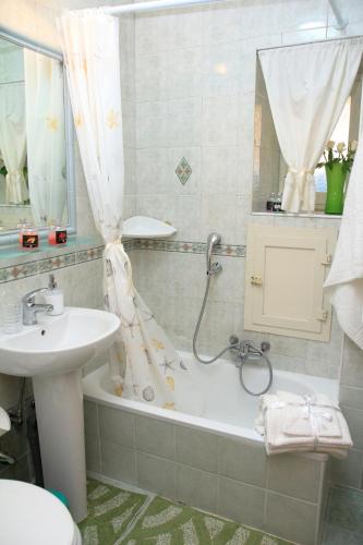 B&B Mitilini Central Station