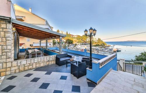 B&B Mitilini Central Station