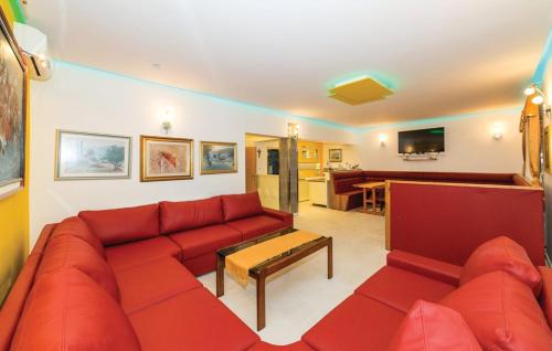 B&B Mitilini Central Station