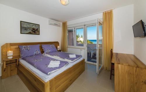 B&B Mitilini Central Station