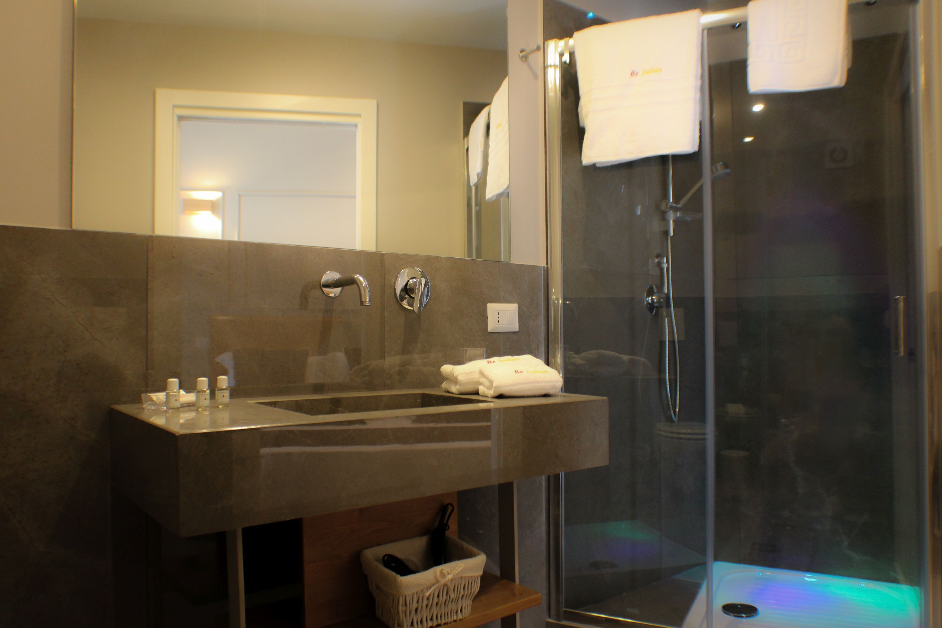 Be Italian Room Bovio 23