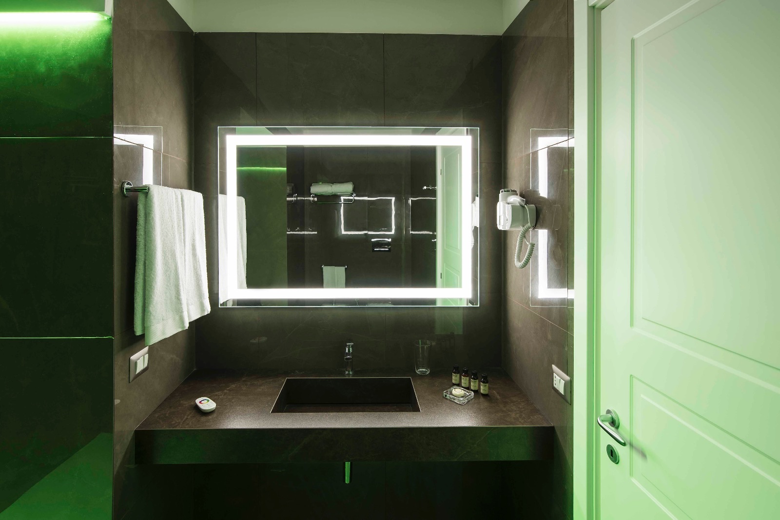 Caruso Place Boutique & Wellness Suites