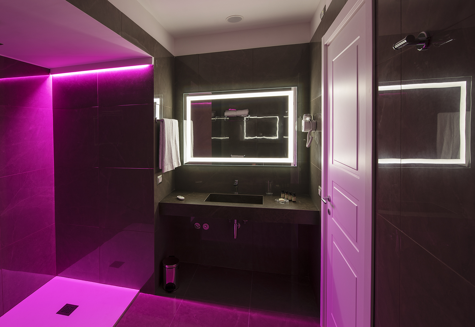 Caruso Place Boutique & Wellness Suites