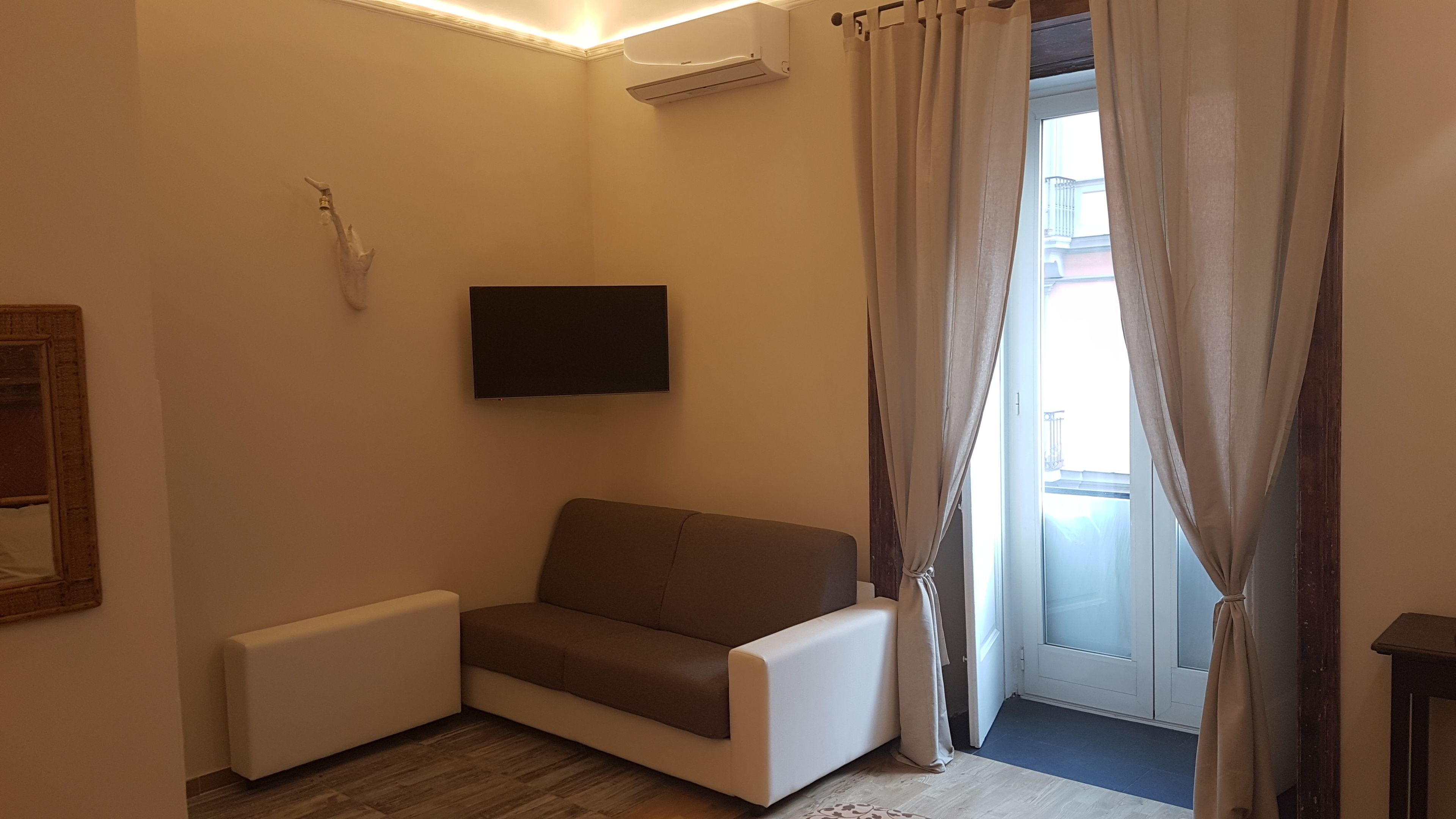 Corso 211 Beds & Suites