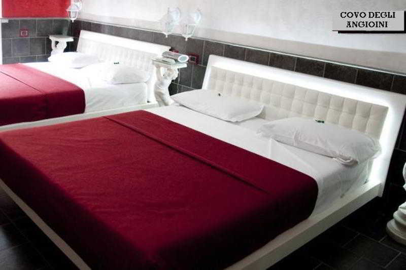 Covo degli Angioini - Town House Suites