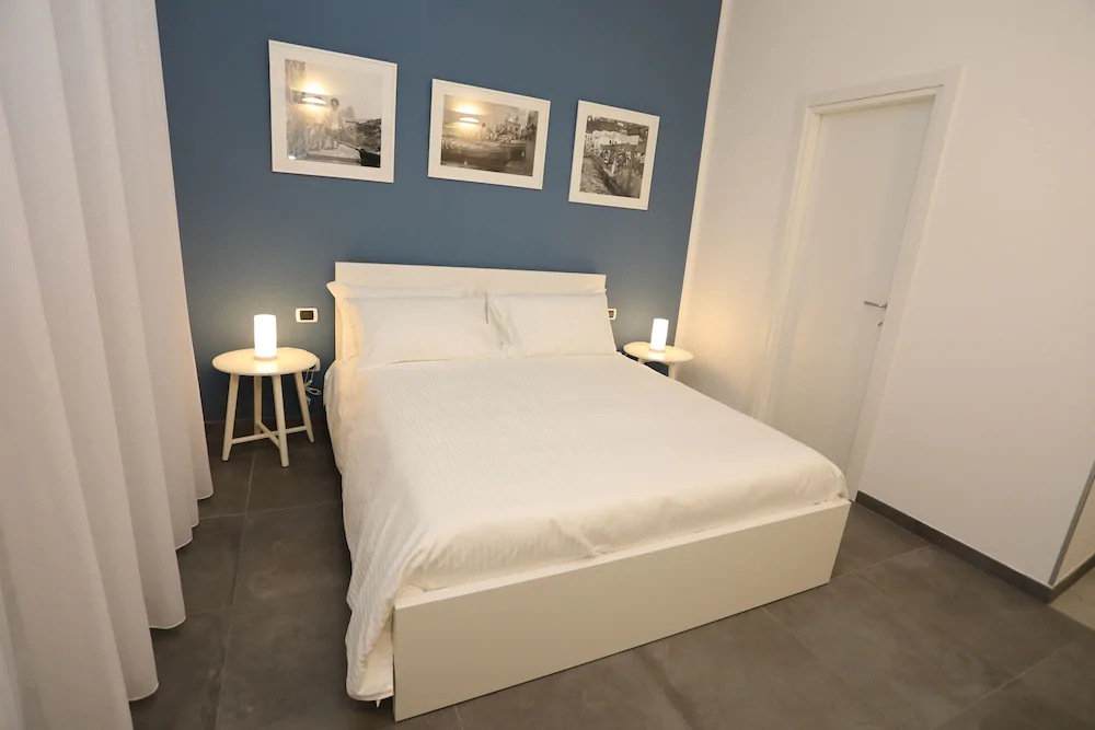 Delia Rooms & Gallery