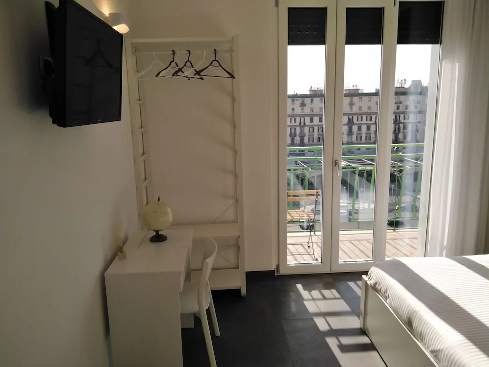 Delia Rooms & Gallery