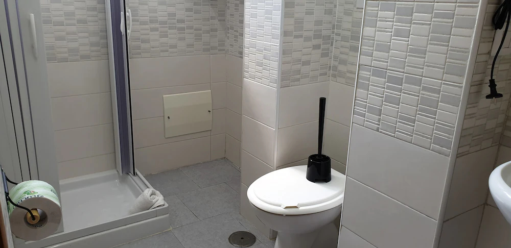 Departure Rooms & Hostels