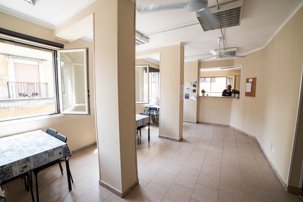 Departure Rooms & Hostels