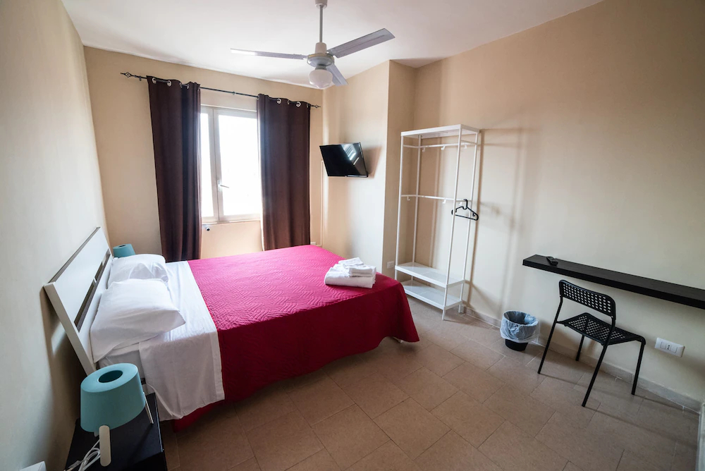 Departure Rooms & Hostels