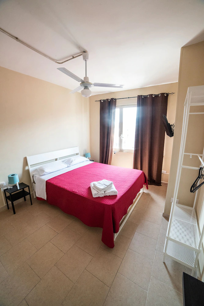 Departure Rooms & Hostels