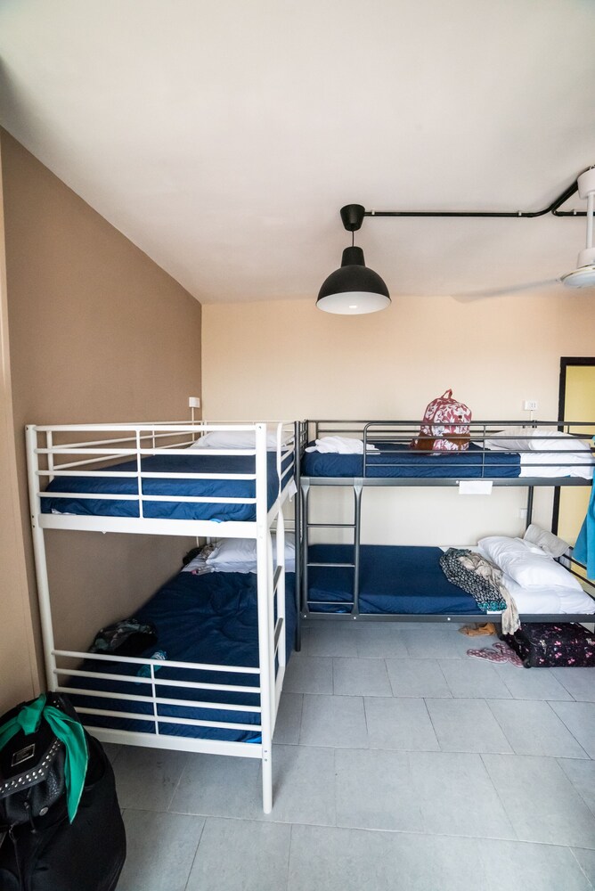 Departure Rooms & Hostels