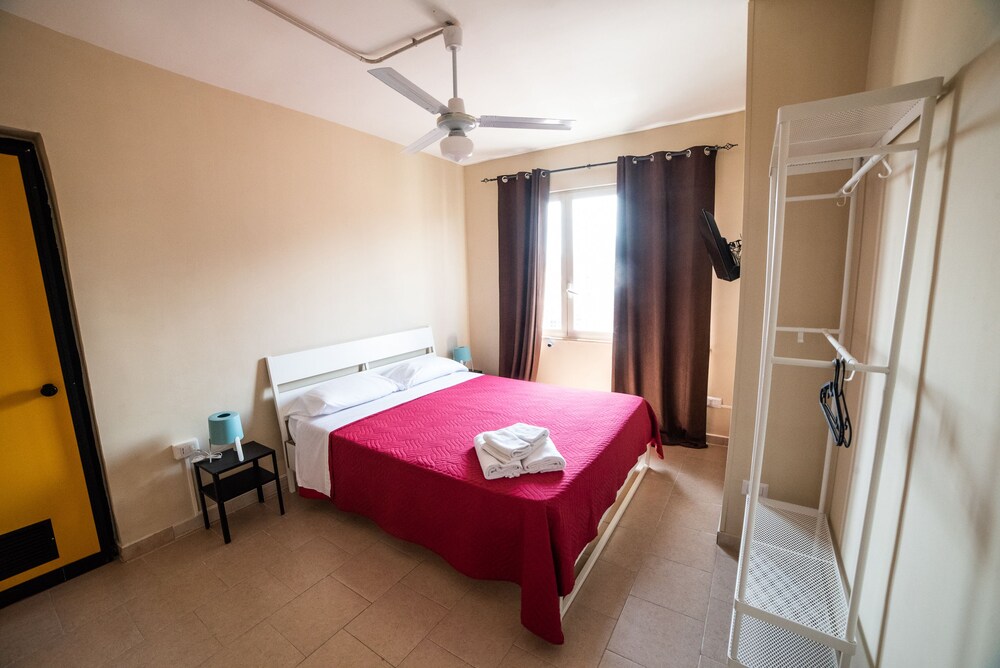 Departure Rooms & Hostels