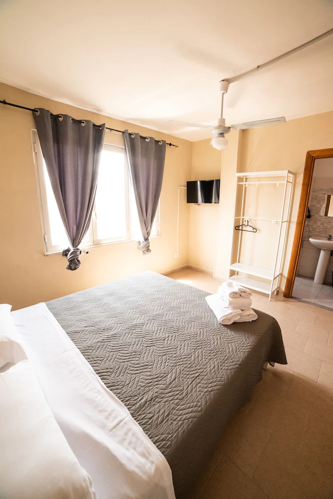 Departure Rooms & Hostels