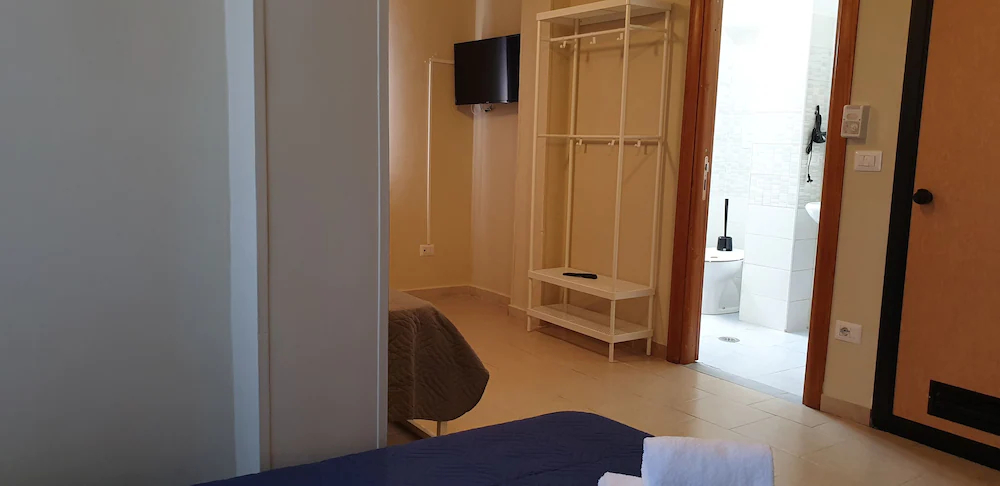 Departure Rooms & Hostels