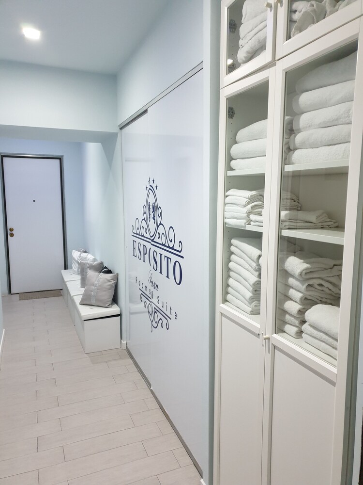 Esposito Plaza-Rooms & Suite