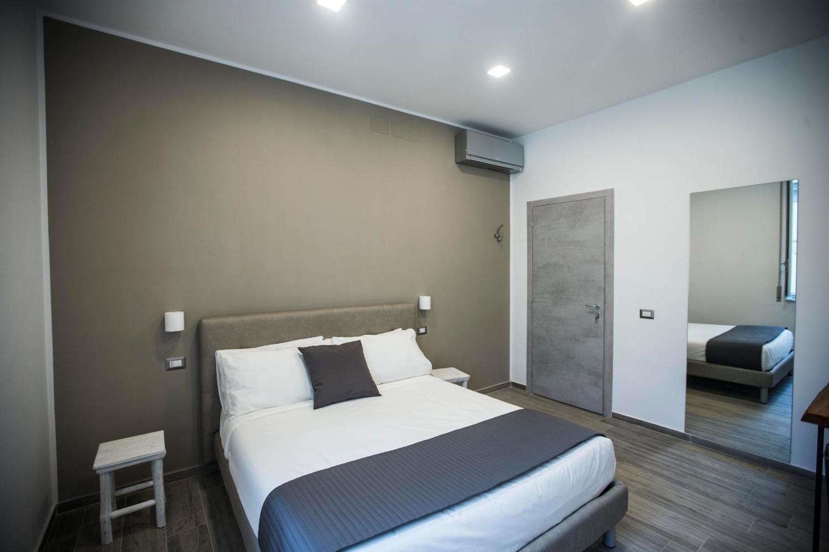 GB Napoli Central Station