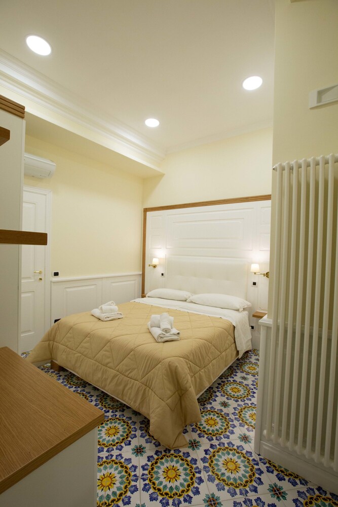 La Corte Dei Borboni