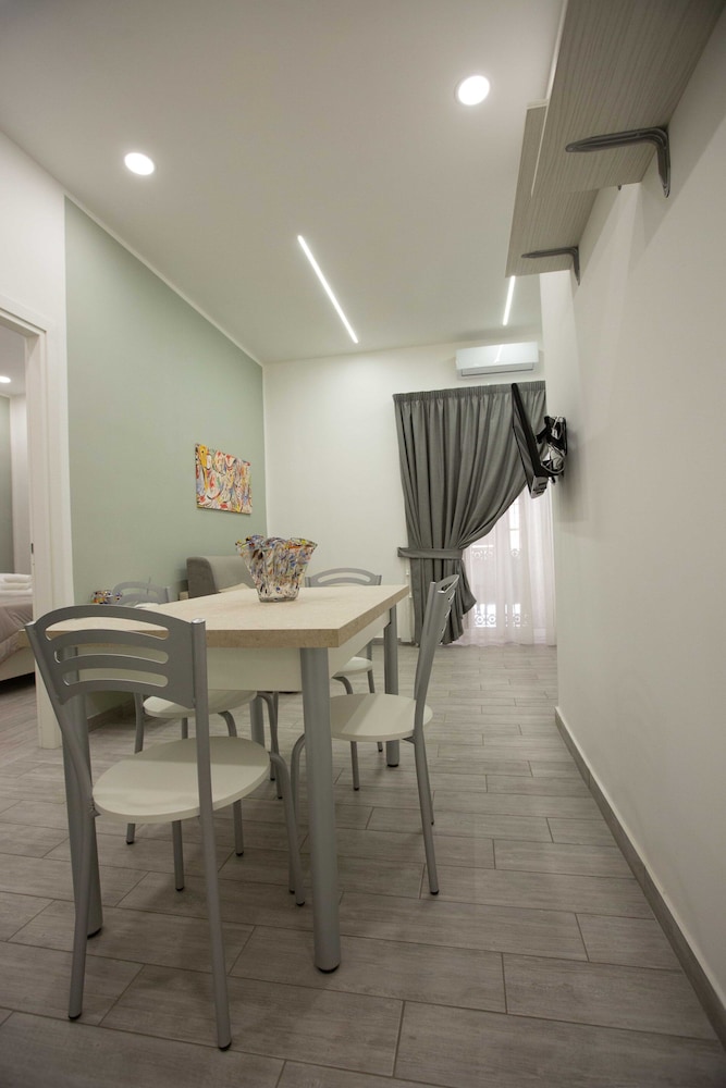 La Corte Dei Borboni