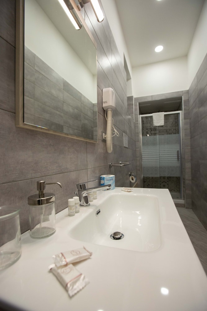 La Corte Dei Borboni