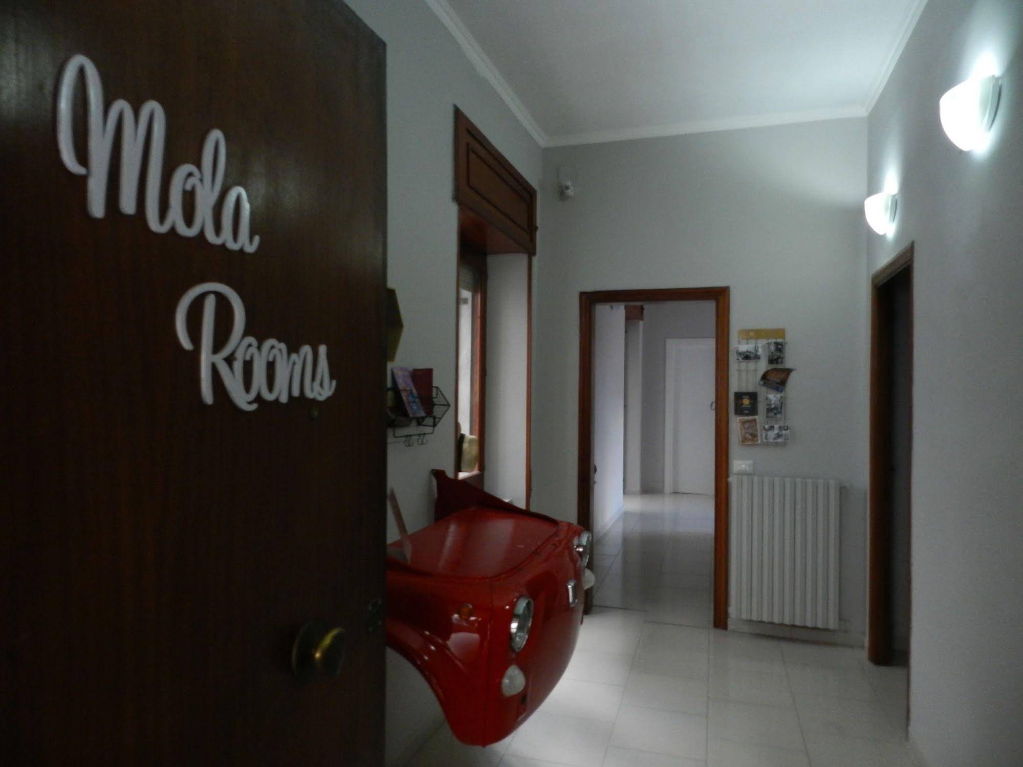 Mola Rooms