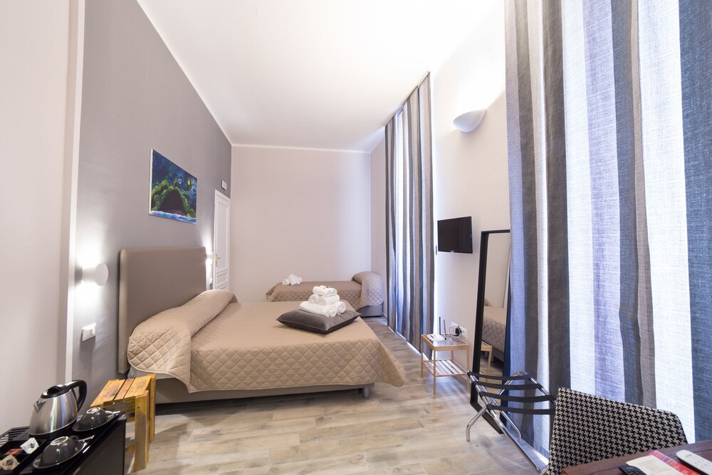 P.C. Boutique H. Loggia