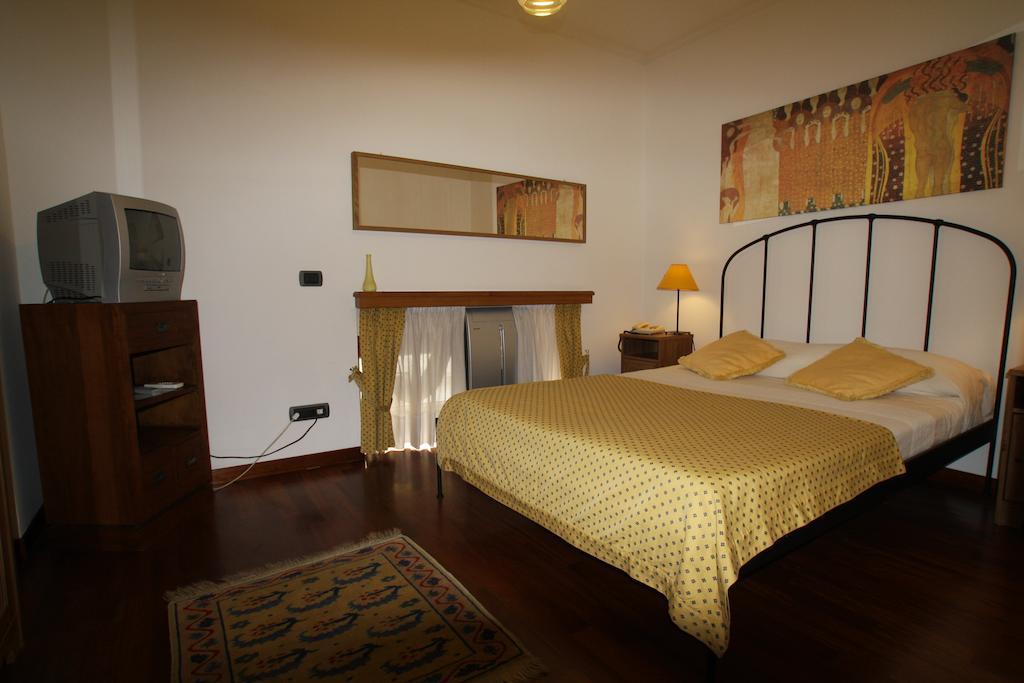 B&D Boutique Napoli Colors