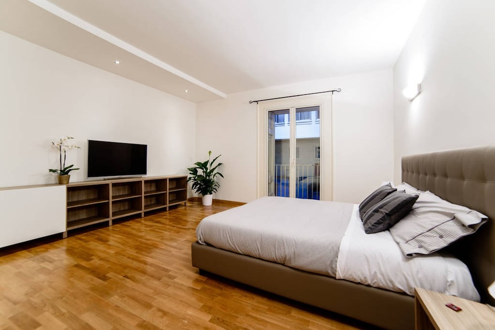 Riviera Luxury Suites