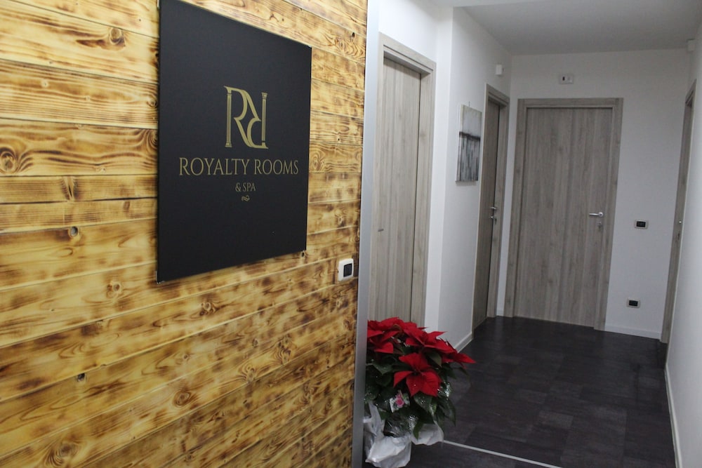 Royalty Rooms & Spa