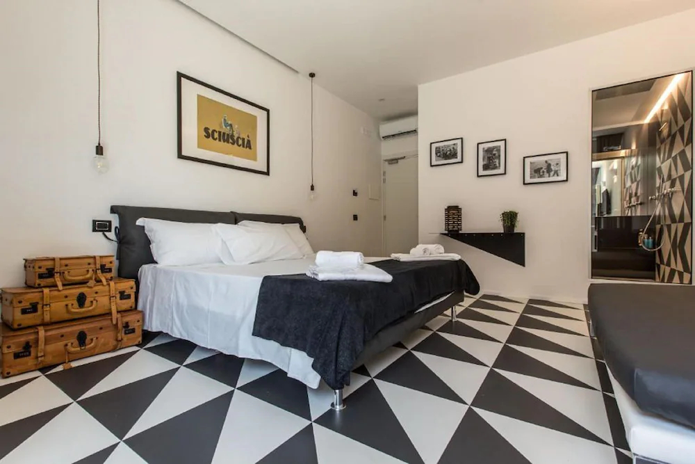 The Boutique Napoli Suite