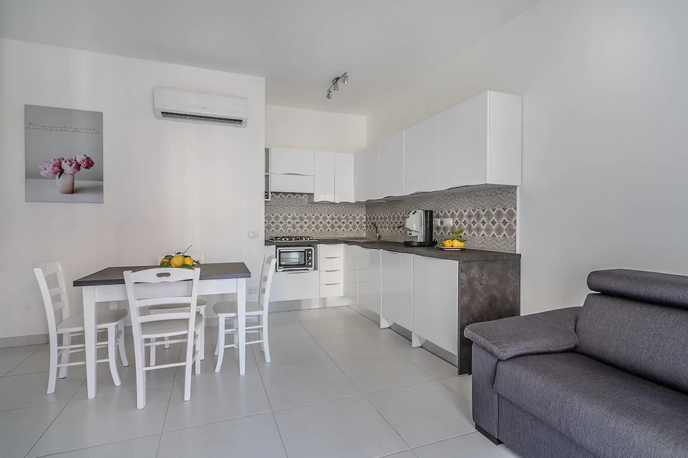 Smiling Apartments