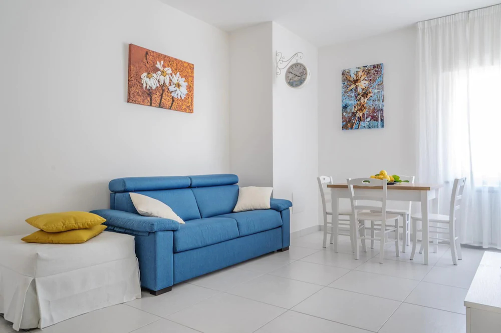 Smiling Apartments